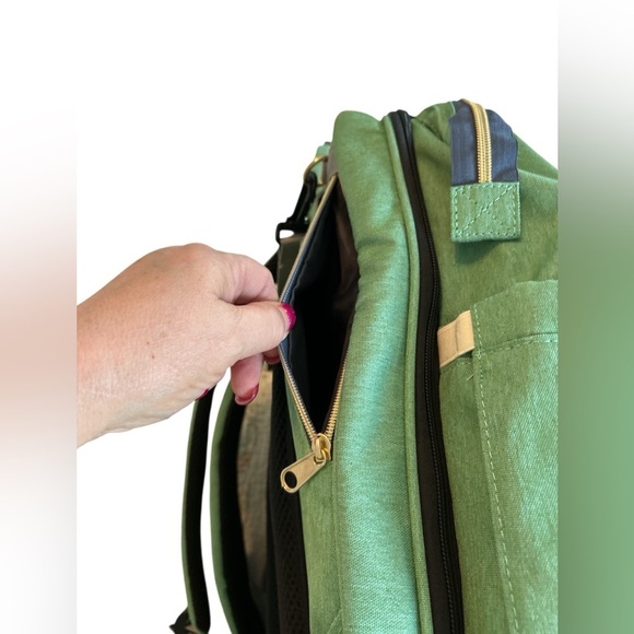 LEQUEEN Baby Diaper Bag Waterproof  Backpack Portable Crib Changing Station EUC. - Picture 9 of 15